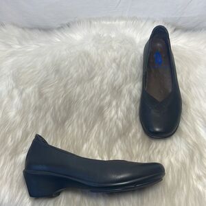 Wolky Black Leather Slip On Heels Sz 38/ US 7-7.5